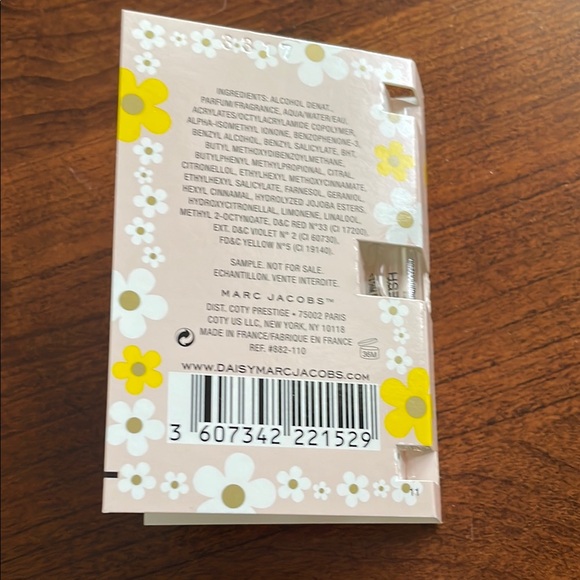 Marc Jacobs Daisy Eau So Fresh Fragrance Sample 0.04oz - Picture 3 of 4
